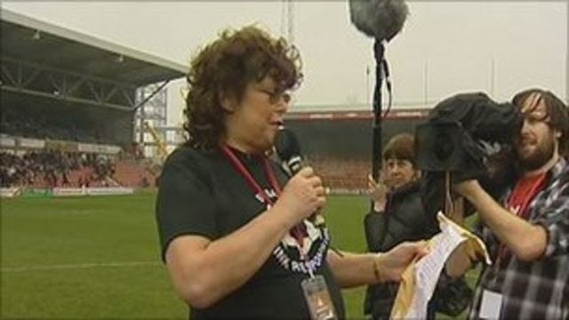 Stephanie Booth withdraws from Wrexham FC bid - BBC News
