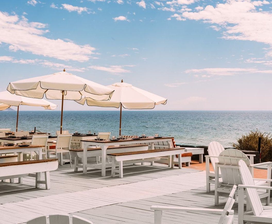 Esta Piscina é “um pequeno paraíso na Terra” com uma vista incrível para o  mar – NiT