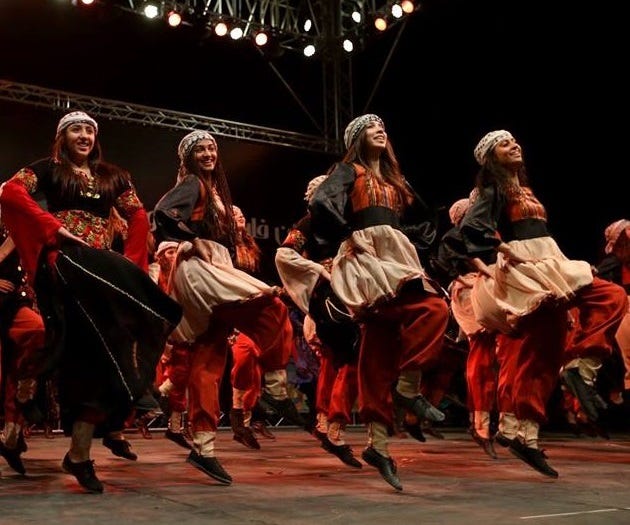 File:Palestinian girls dancing Dabke.jpg