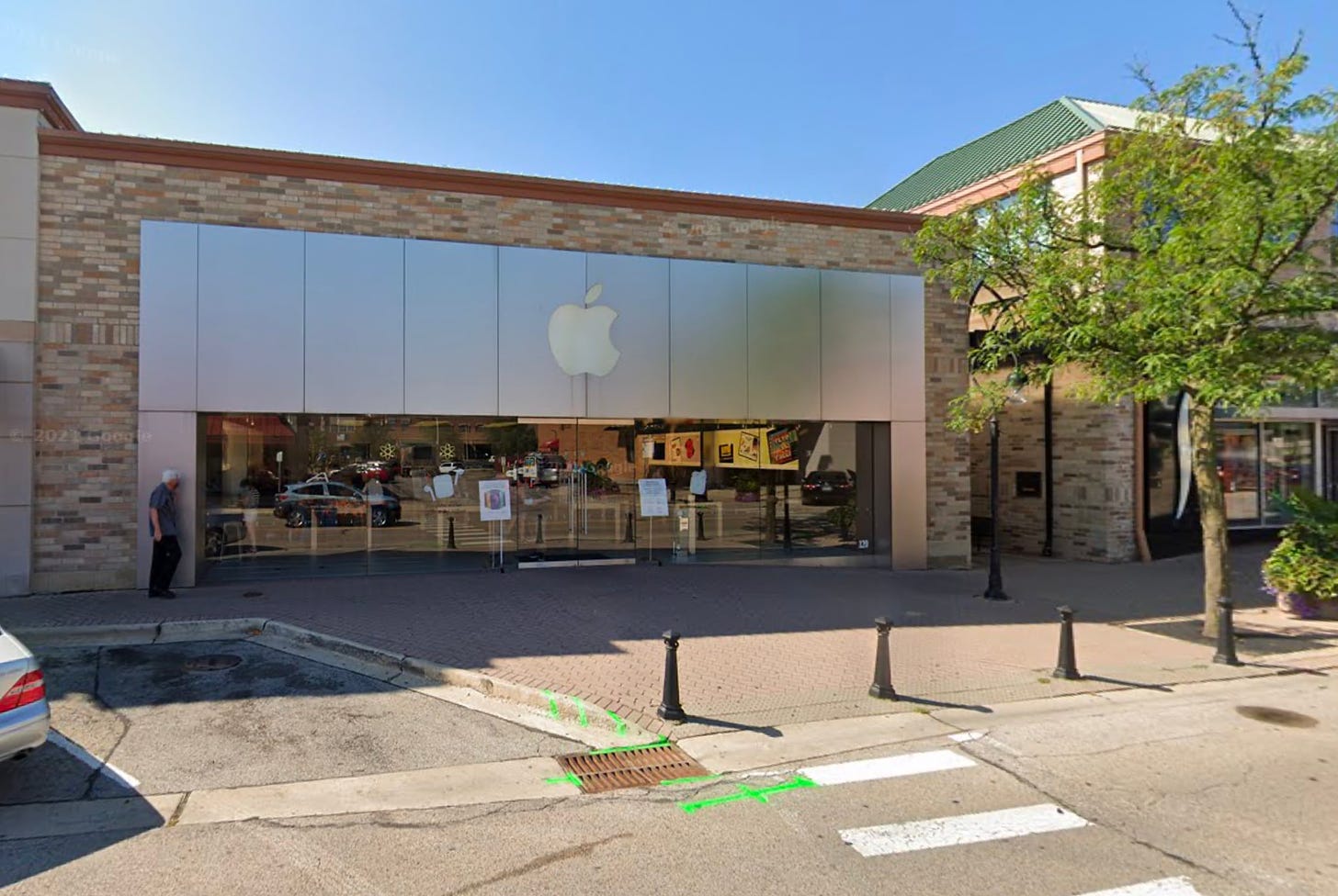 A Google Maps Street View screenshot of Apple Main Place. The store has bollards between the sidewalk and the road.