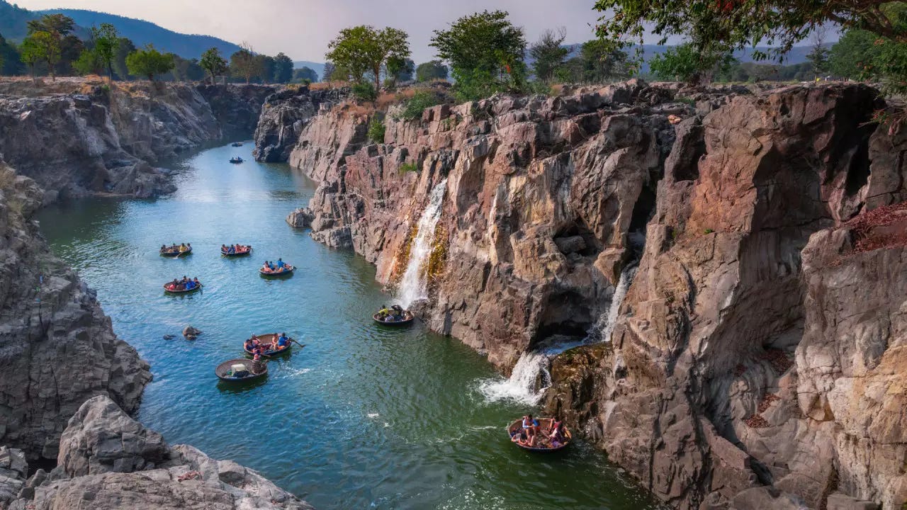 Hogenakkal Waterfalls | Destinations | Tamil Nadu Tourism