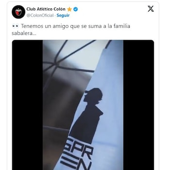 La figura de Spreen en una de las mangas de la camiseta de Colón