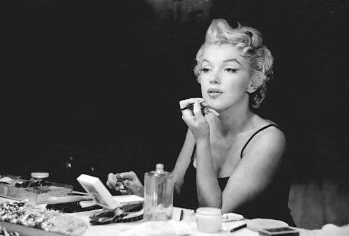 Perfume Shrine: Marilyn Monroe and the Unknown Perfume She Favored (Not the  Chanel!)