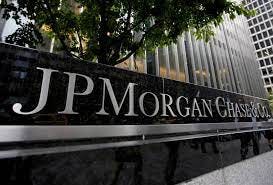 JPMorgan, Wells Fargo expect deposits to extend second-quarter declines |  Reuters
