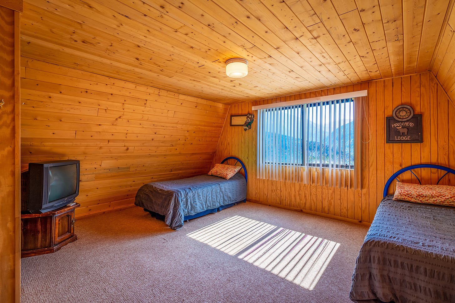 A bedroom inside a cabin in the woods