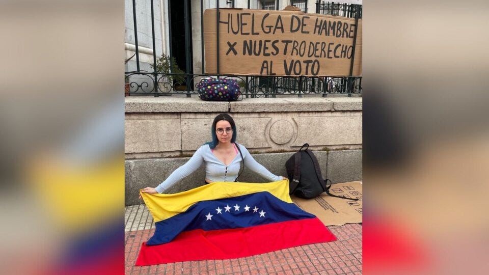 Venezolana en huelga de hambre frente al consulado de Madrid pide a Sánchez  interceder para que abran el RE - Monitoreamos