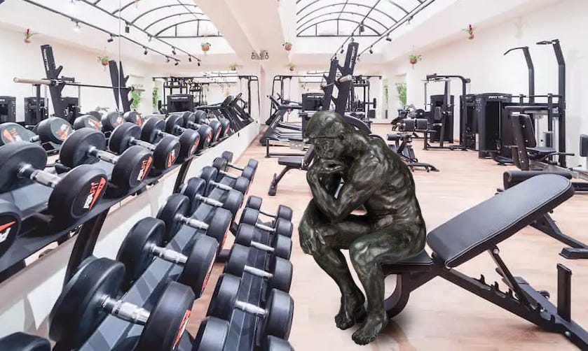 O pensador de Rodin na academia, escolhendo pesos