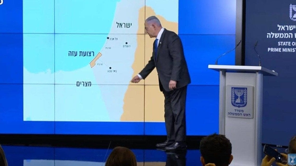 El primer ministro de Israel, Benjamin Netanyahu, con el mapa.