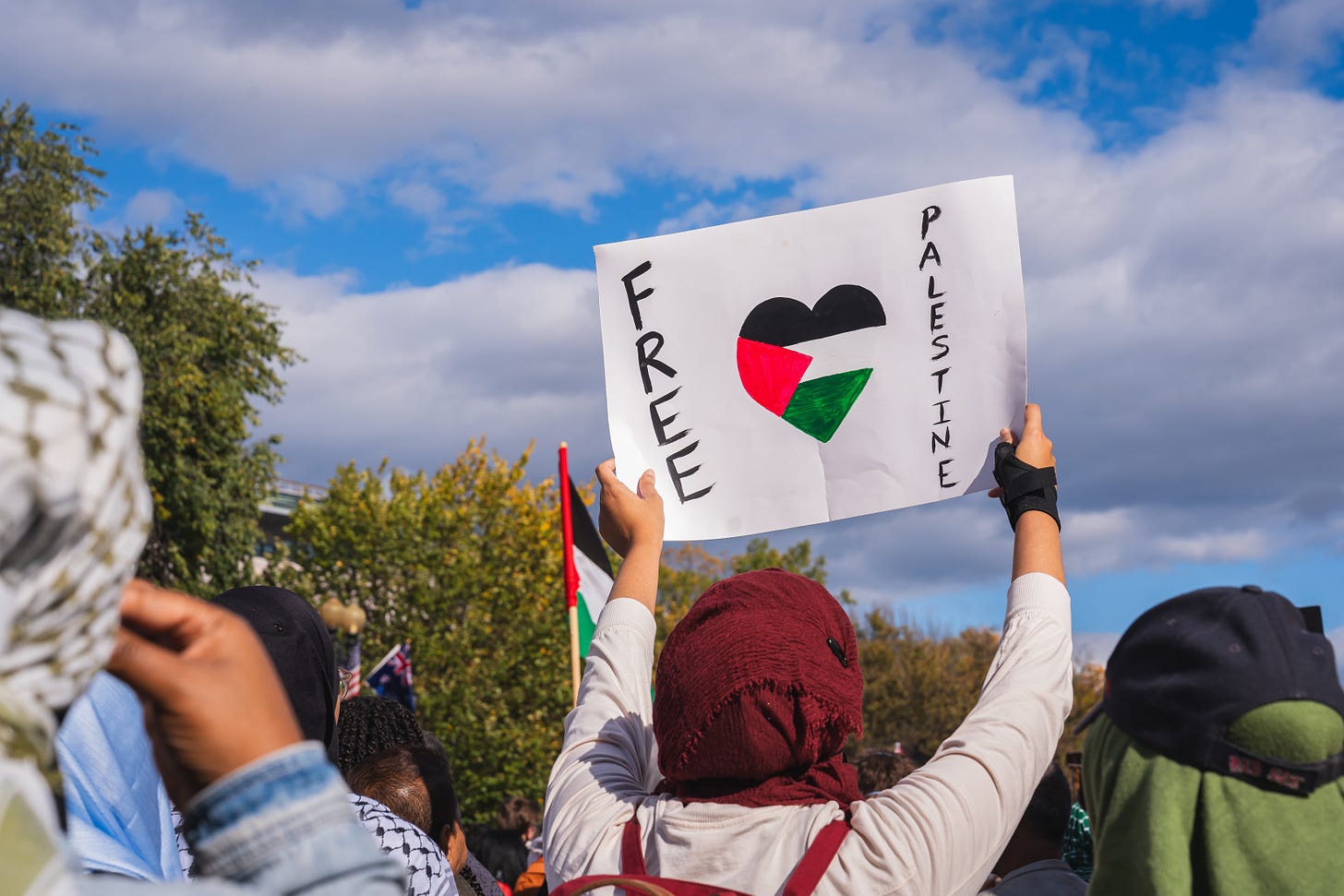 A close-up of a handwritten sign at the National March on Washington: Free Palestine protest in the US. The sign says ‘Free Palestine’. 