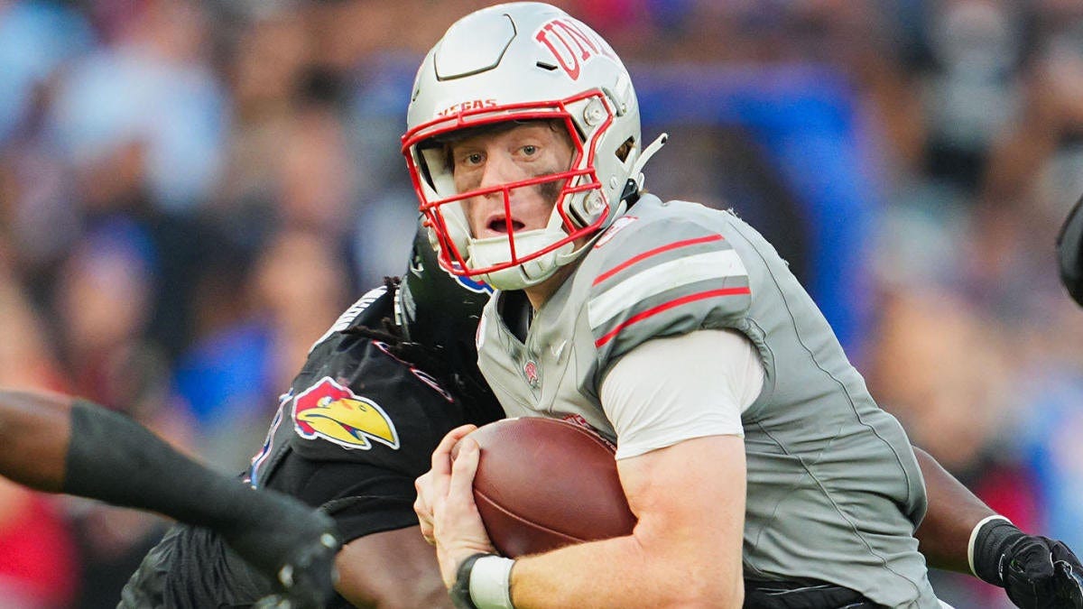 UNLV QB Matthew Sluka to enter transfer portal: Rebels signal caller says  move tied to unfilled 'commitments' - CBSSports.com