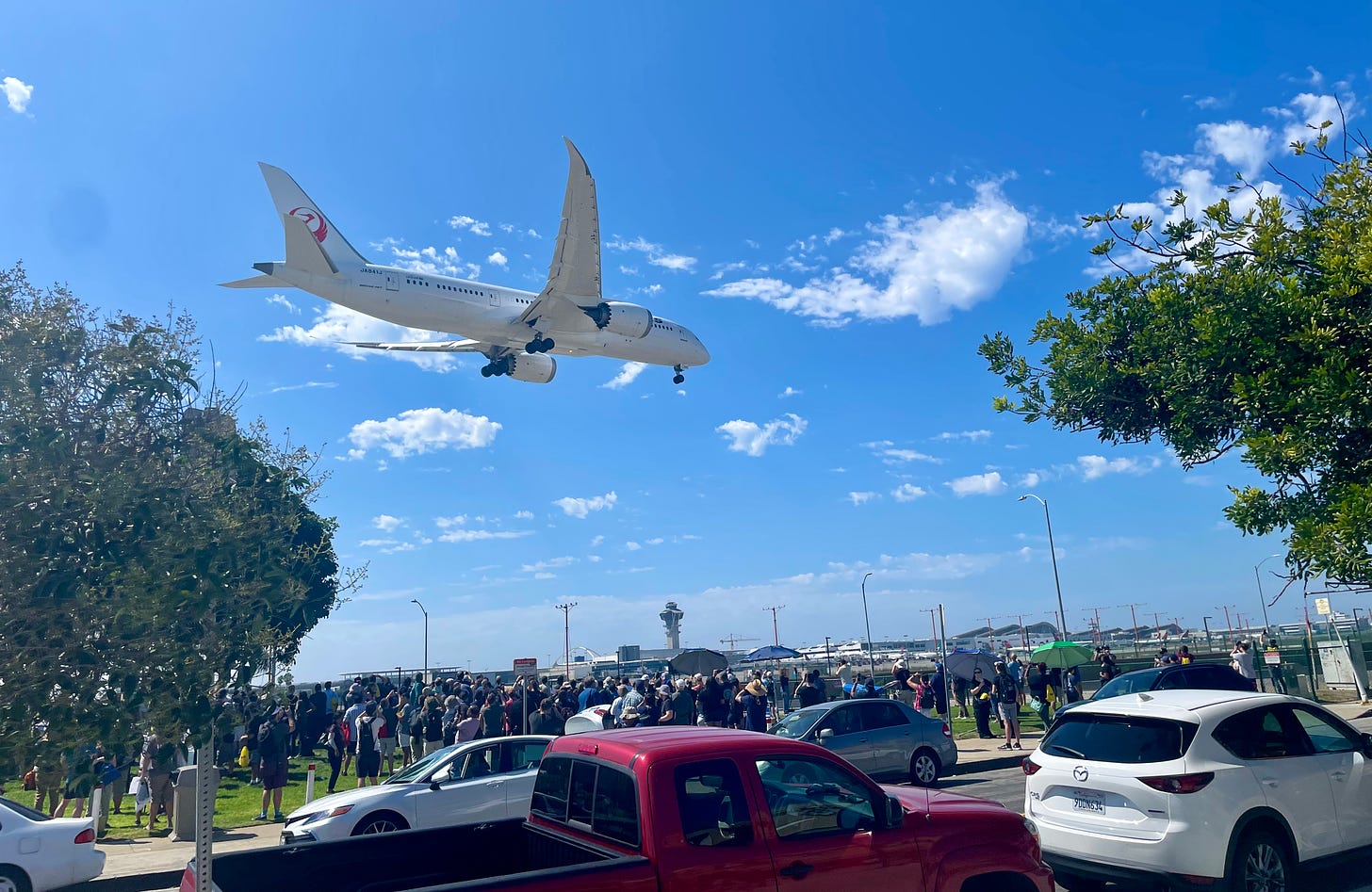  Avgeeks gather at LAX opposite In-N-Out for Dorkfest
