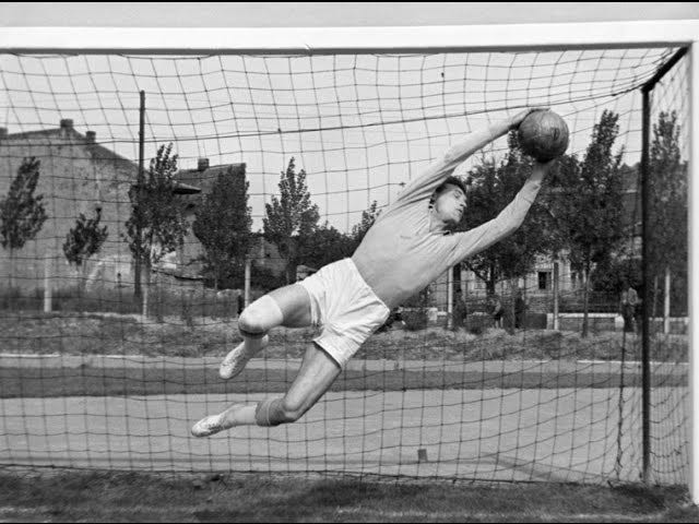 The First sweeper keeper, Gyula Grusci in action.