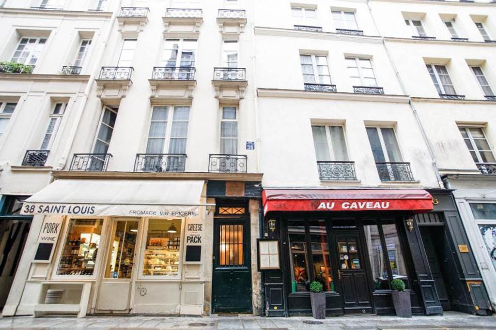 Le 38, Rue Saint-Louis En L'Ile Paris, France — book Apartment, 2025 Prices