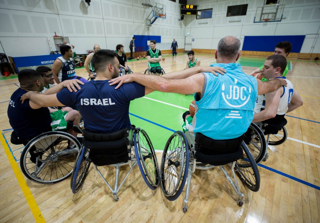 JDC volunteer and clients with disabilities playing basketball with Israel Unlimited.