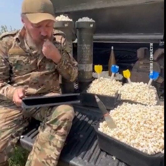 Ukrainian troops follow Russian developments eating popcorn