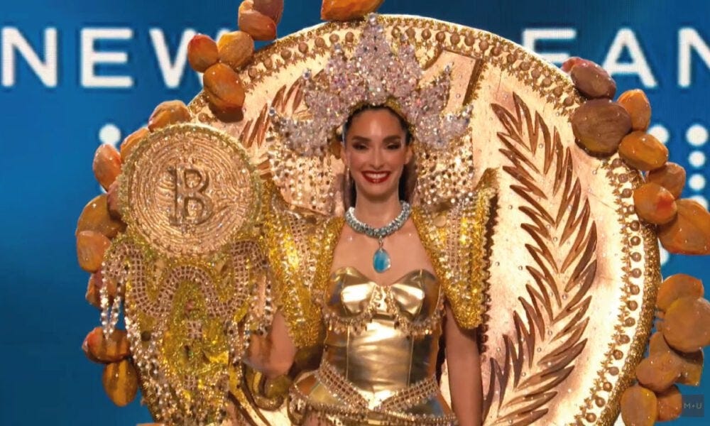 Alejandra Guajardo surprises with her "Bitcoin suit" at Miss Universe : r/ Bitcoin