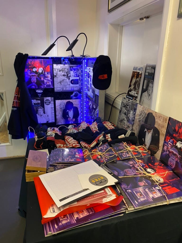 Vinyl albums, cd's, t-shirts, caps and hoodies - Starlite & Campbell merch stand