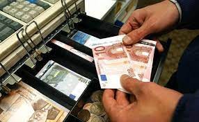 Dinero en efectivo | Cómo sacar dinero en efectivo en tiendas para no tener  que pasar por el cajero: así funciona el método 'cashback' | Las Provincias