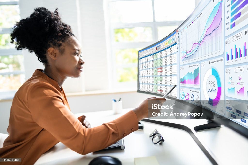 Nhà phân tích phụ nữ tìm kiếm - Trả phí Bản quyền Một lần Phân tích Bức ảnh sẵn có