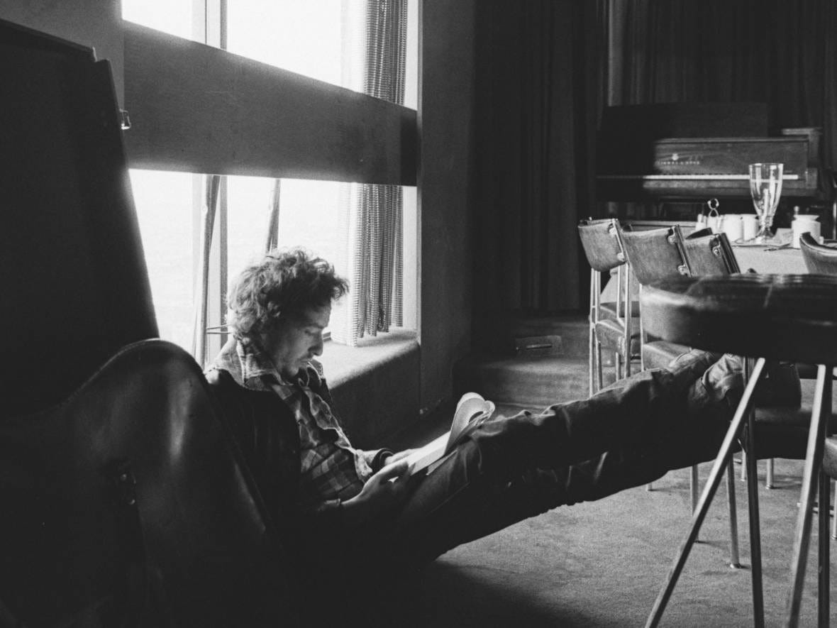 Bob Dylan writing Blood on the Tracks credit-barry-feinstein_1974 -  Improvised Life