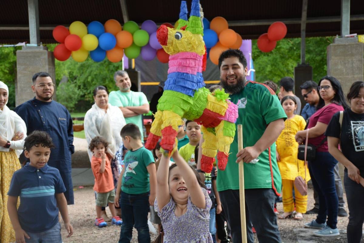 Dallas' IslamInSpanish community celebrating Eid al-Fitr with traditional Latino customs and food