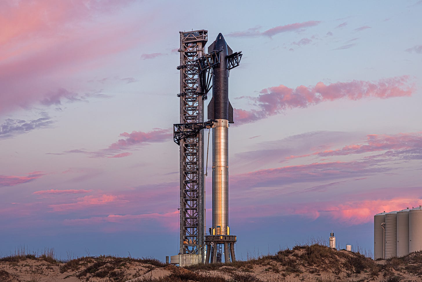 SpaceX moves a massive rocket with 33 engines to its launch pad for tests |  Ars Technica