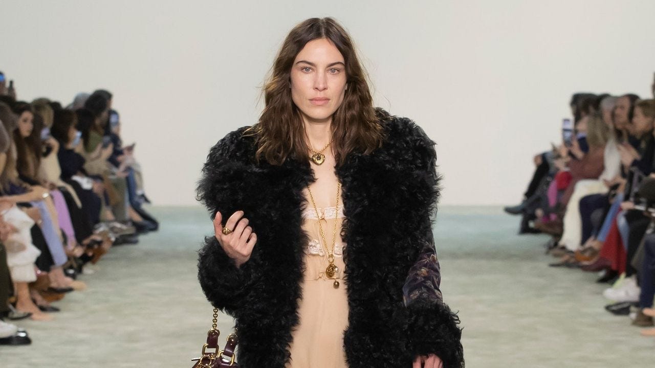 Alla sfilata di Chloé ha calcato la passerella anche Alexa Chung, eterna  musa del rock boho | Vogue Italia