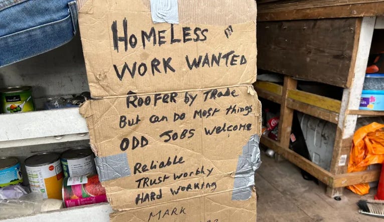 pancarte d'un sans-abri qui cherche du travail en Angleterre. pancarte d'un sans-abri qui cherche du travail en Angleterre.