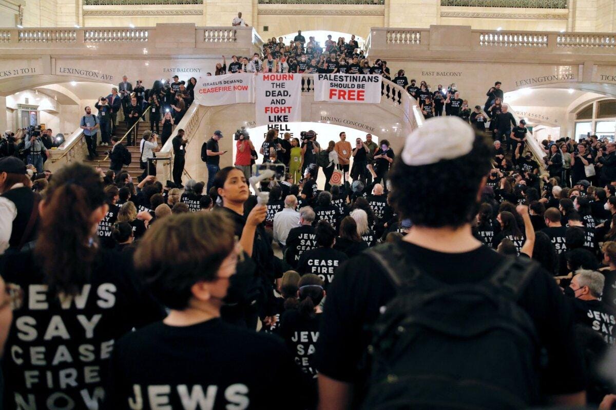 Pro-Palestinian Protest Shuts Down New York's Grand Central Terminal ...