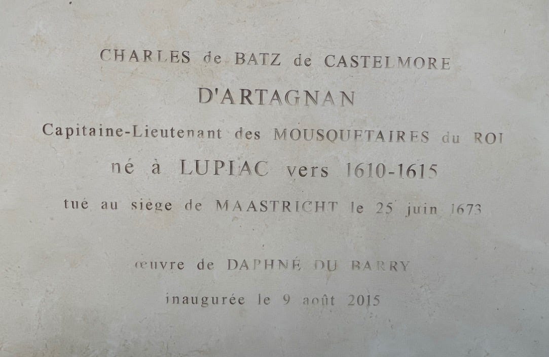 May be an image of monument and text that says 'CHARLES de BATZ de CASTELMORE D'ARTAGNAN né à tue Capitaine-Lieutenant des MOUSOUFTAIRES du vers 16101615 1610-1615 LUPIAC au ROI siege de MAASTRICHT le 25 ceuvre juin 1673 de DAPHNE DU BARRY inaugurée le le9 9 août 2015'