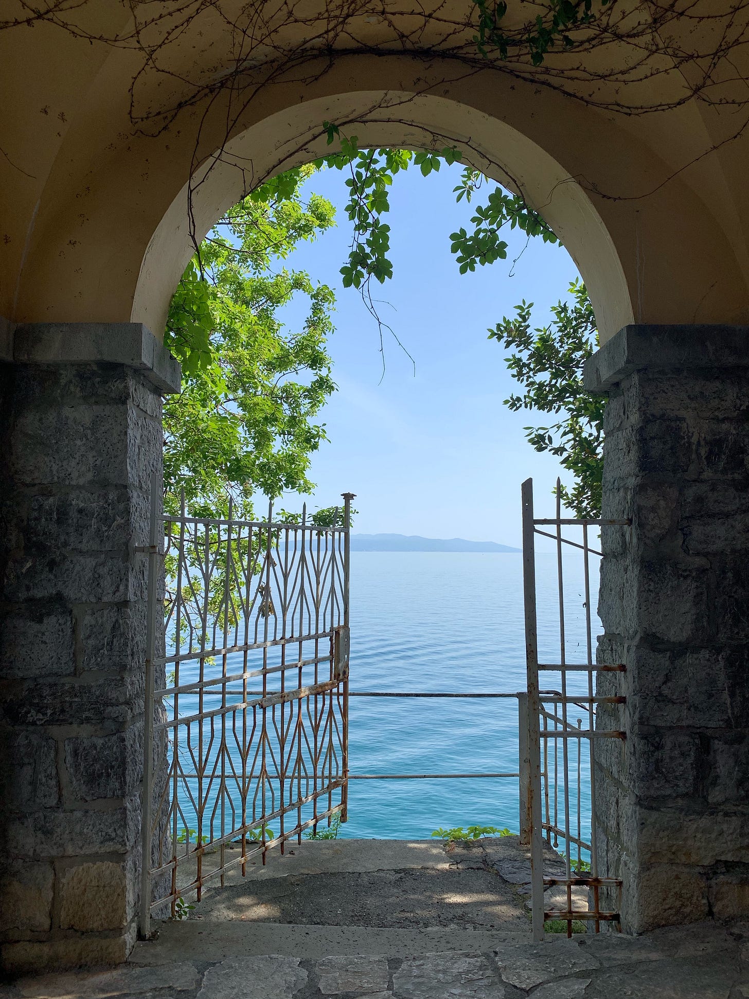 Door, gates, open to sea