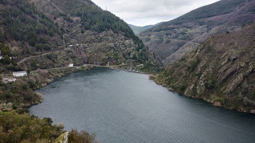 Embalse de Salime en el Camino Primitivo