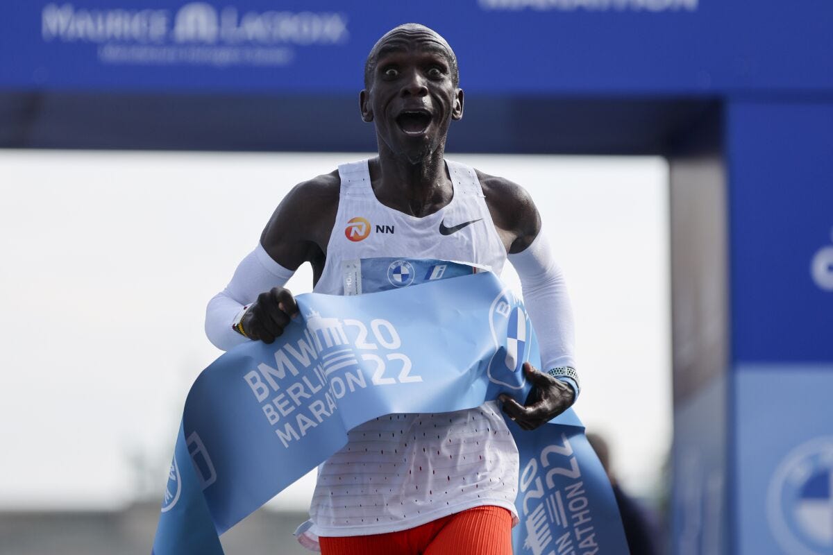 Kipchoge fija récord mundial al ganar el Maratón de Berlín - San Diego  Union-Tribune en Español