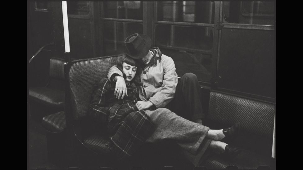 New York Subway – Young lovers, 1947

(Museum of the City of New York/Geschenk von Cowles Communications, Inc/SK Film Archives, LLC)