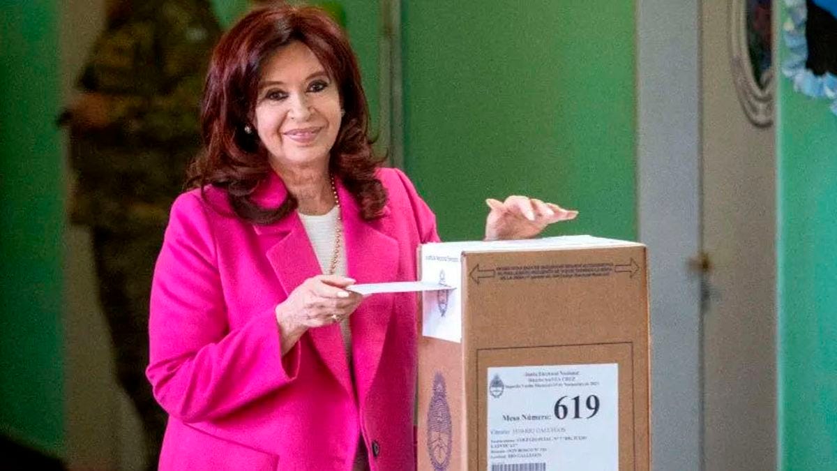 Elecciones 2023: votó Cristina Kirchner y habló sobre su reencuentro con el  Papa Francisco en Italia