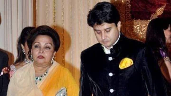 Jyotiraditya Scindia Mother Madhavi Raje Passes Away In Delhi AIIMS केंद्रीय मंत्री ज्योतिरादित्य सिंधिया की मां माधवी राजे सिंधिया का निधन, दिल्ली AIIMS में चल रहा था इलाज