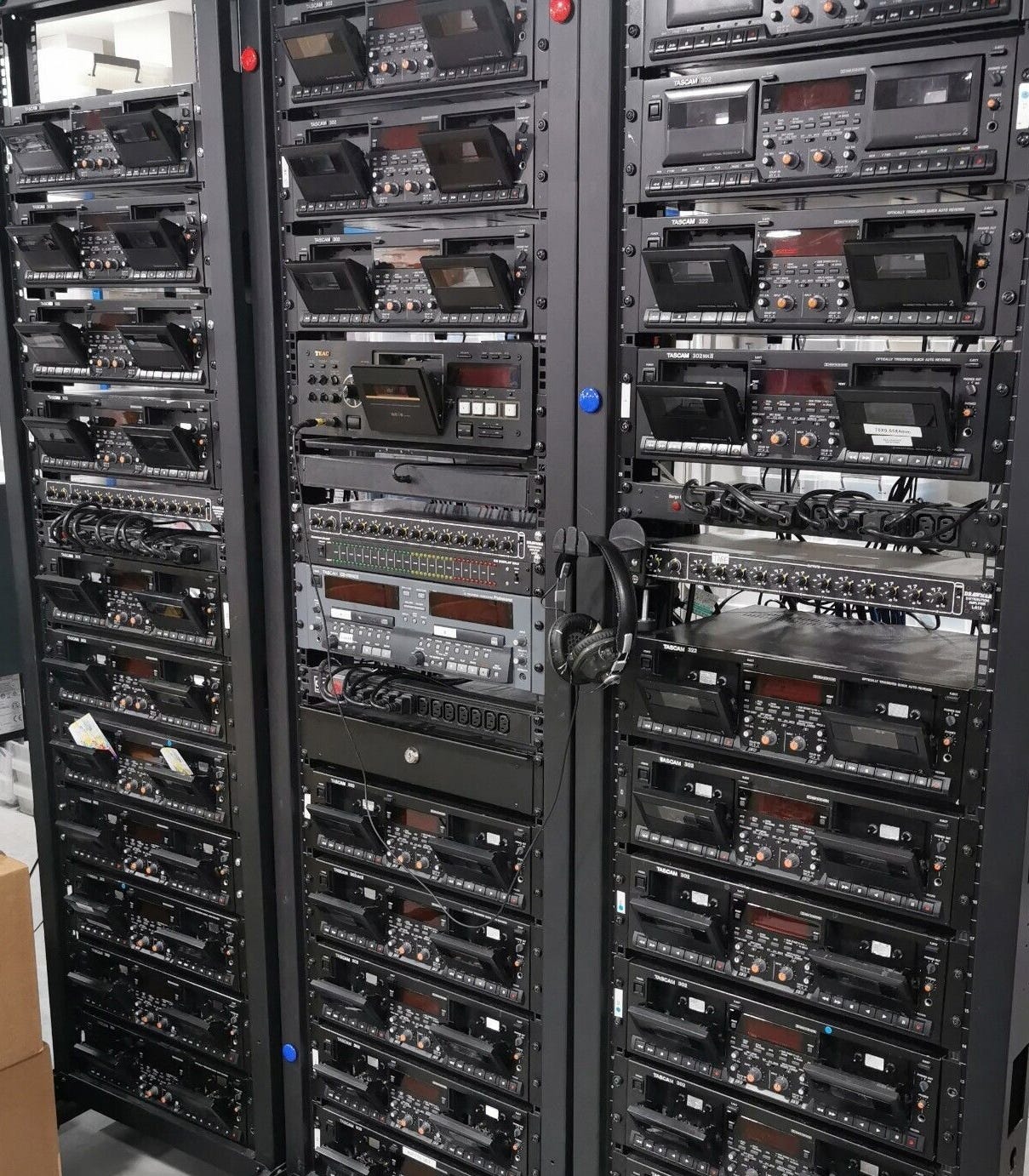 Example of a Compact Cassette bult duplication set-up.
