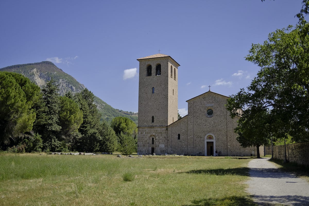 Abbazia di San Vincenzo - Ph. by @iphotox - @crono.news