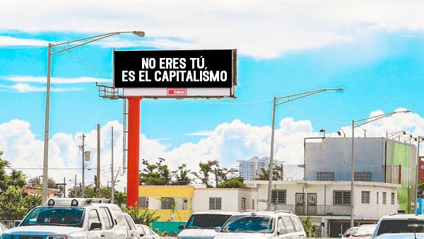 imagen del Expreso Baldorioty de Castro con un billboard editado para que diga 'No eres tú, es el Capitalismo"