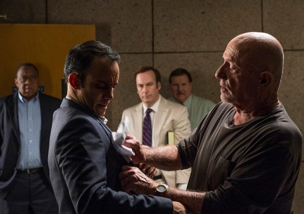 mike steal cops book on better call saul ep 6 recap images 2015