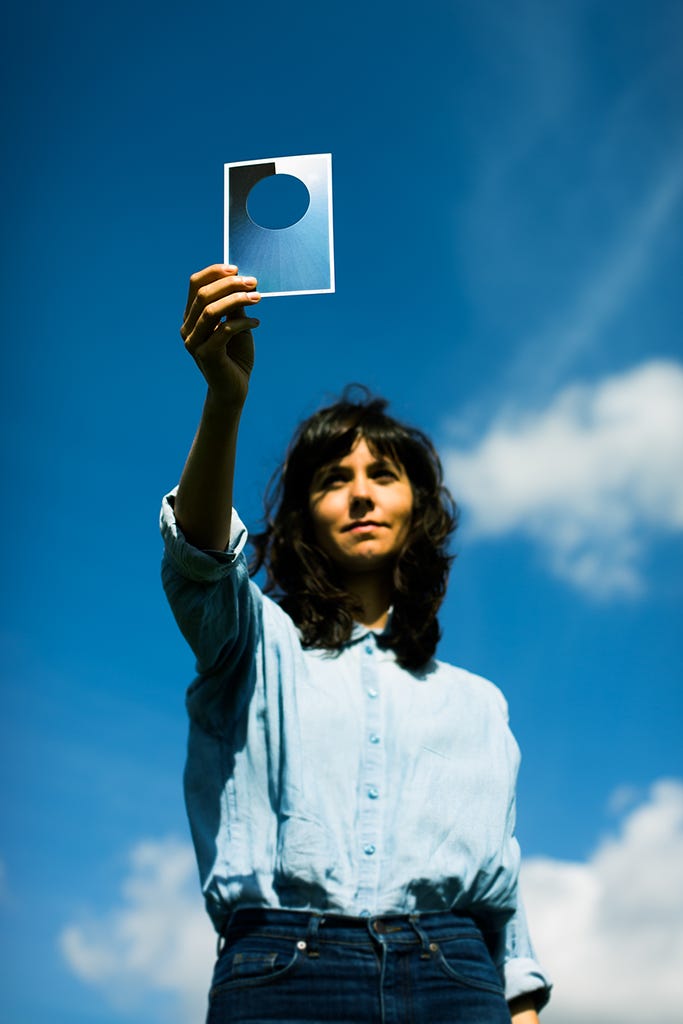 Macarena Ruiz-Tagle with a Prussian Blue Cyanometer