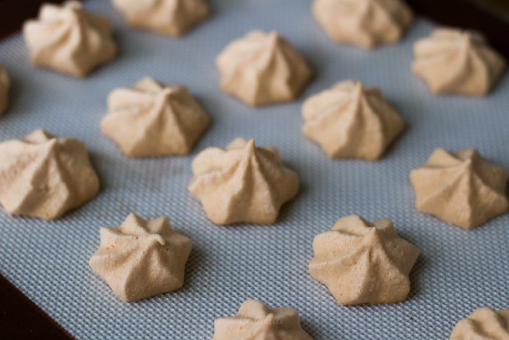 Little meringue stars