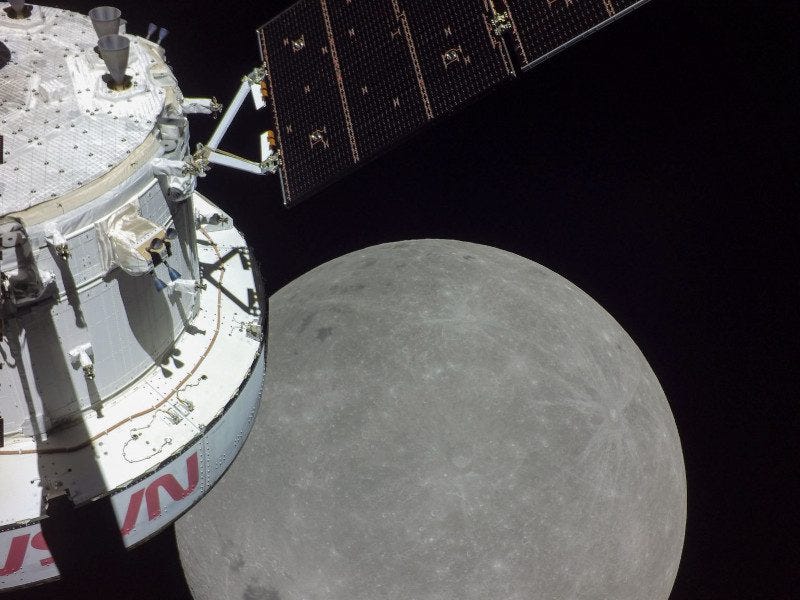 Orion makes Lunar Flyby, Closest Outbound Approach to the Moon.