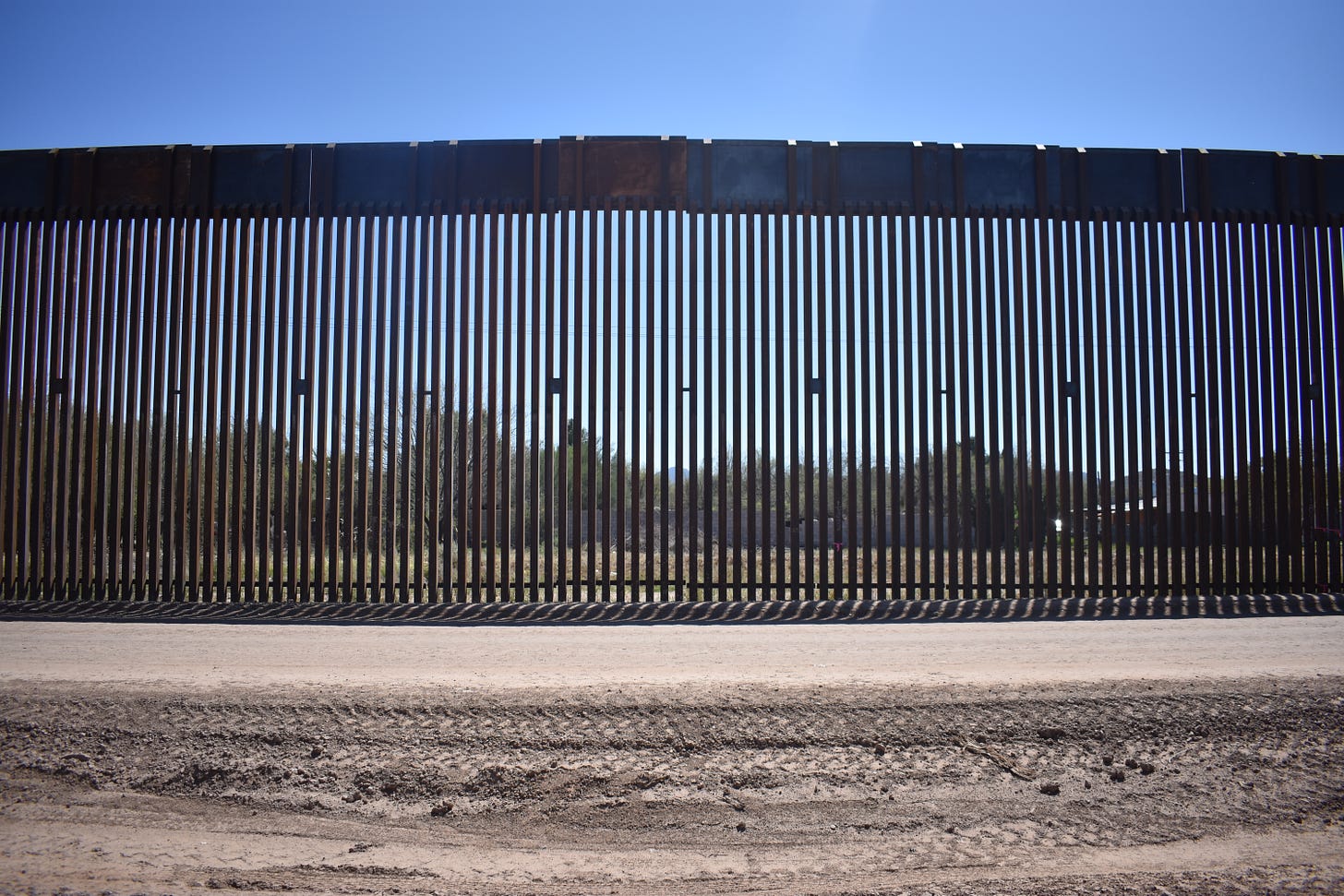 photo of the U.S. border wall