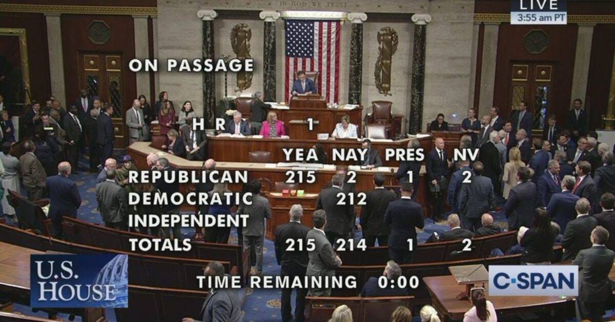 May be an image of 1 person, the Oval Office and text that says 'ON PASSAGE LIVE 3:55 am PT R YEA 215 PRES NAY 2 212 212 REPUBLICAN DEMOCRATIC INDEPEŃDENT TOTALS NV 2 U.S. HOUSE 215 214 1 2 TIME REMAINING 0:00 C-SPAN'