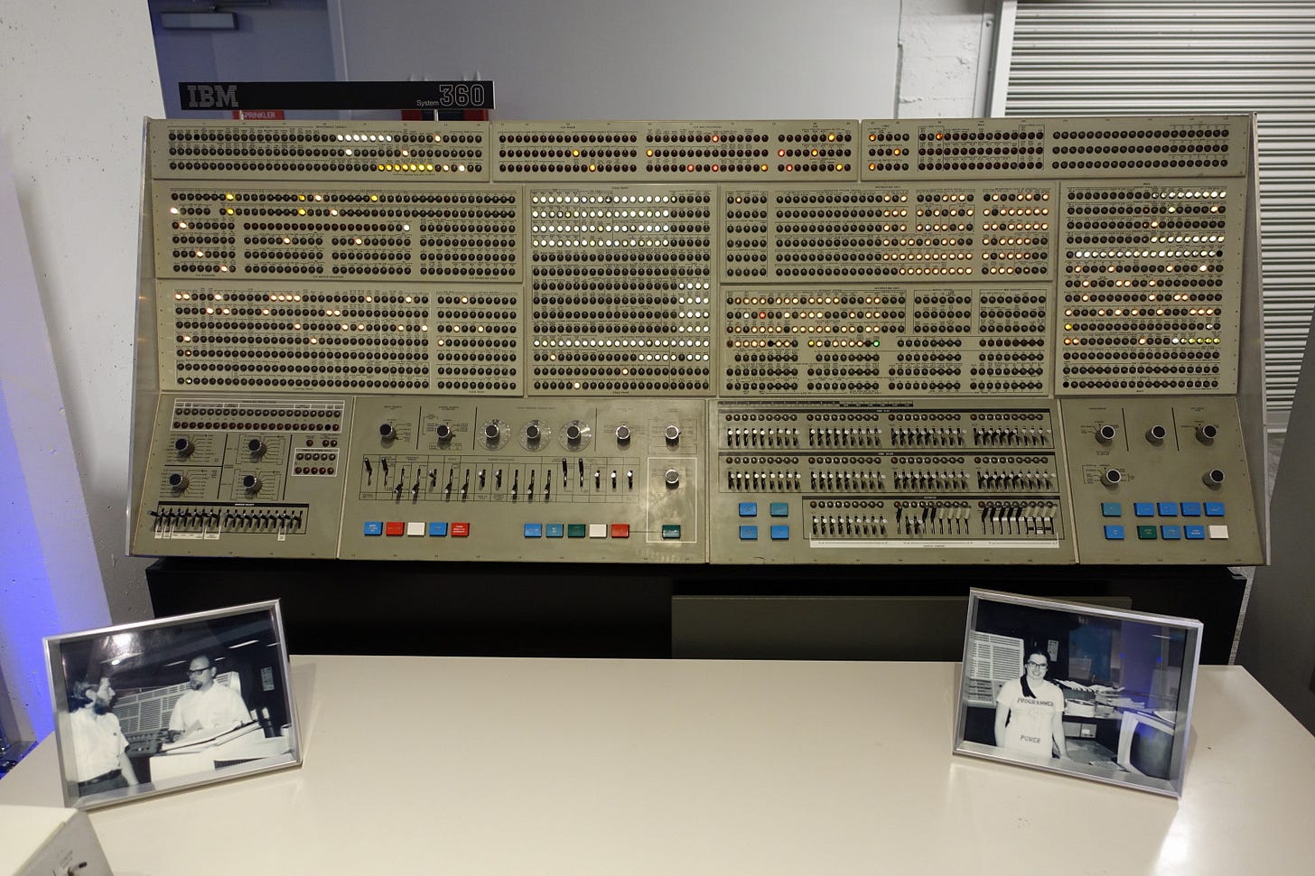 IBM System/360 control panel at the Living Computer Museum in Seattle, WA  [OC] [1600×1066] : r/MachinePorn