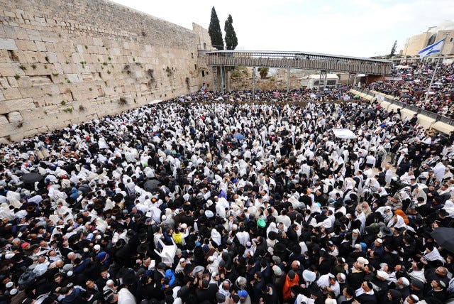 750,000 people visit Western Wall since start of Passover - Israel News -  The Jerusalem Post