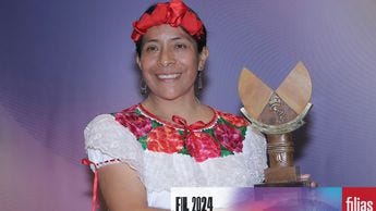 Ruperta Bautista Vázquez recibió el Premio de Literaturas Indígenas