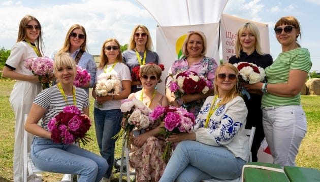 Квіти замість ліків: як півонії рятують психіку