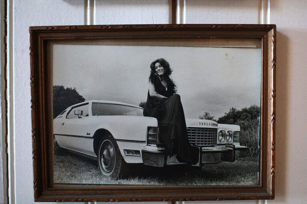 Alice Brock photographed in the 1970s. She lived in Provincetown for the last several decades. (Photo by Jonathan Wiggs/The Boston Globe via Getty Images)